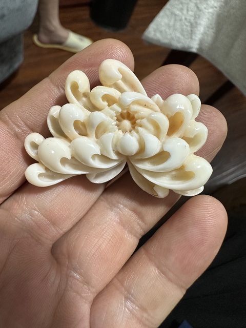 古玩玉器白珊瑚胸針真品鑒賞圖