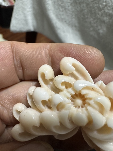 古玩玉器白珊瑚胸針真品鑒賞圖
