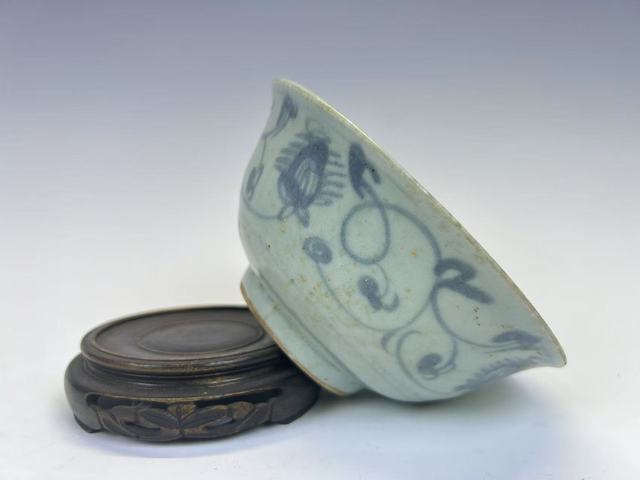 古玩陶瓷明·青花花卉碗拍賣，當(dāng)前價格99元