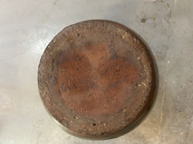 古玩陶瓷馬口窯黃釉刻花罐真品鑒賞圖