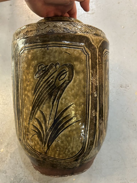 古玩陶瓷馬口窯黃釉刻花罐真品鑒賞圖