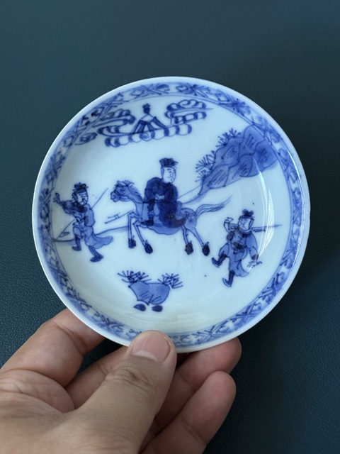 古玩陶瓷刀馬人青花盤真品鑒賞圖