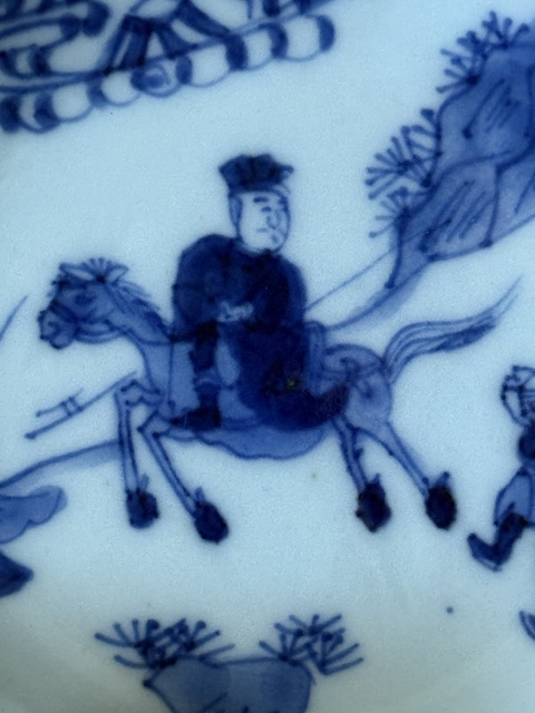 古玩陶瓷刀馬人青花盤真品鑒賞圖