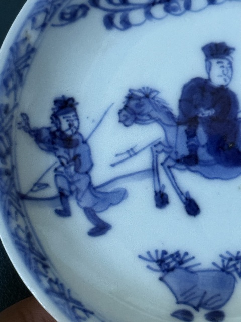 古玩陶瓷刀馬人青花盤真品鑒賞圖