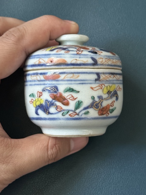 古玩陶瓷青花粉彩蓋缸真品鑒賞圖