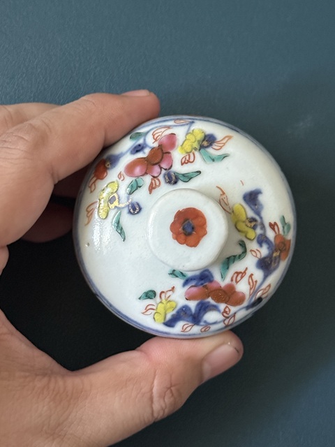 古玩陶瓷青花粉彩蓋缸真品鑒賞圖
