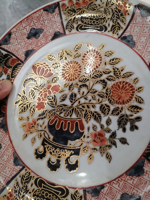 古玩陶瓷花卉紋彩瓷描金盤真品鑒賞圖