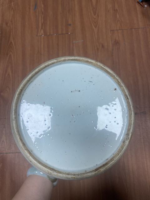 古玩陶瓷纏枝花卉紋青花罐真品鑒賞圖