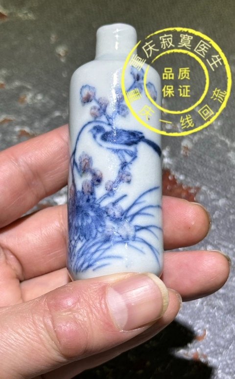 古玩陶瓷青花釉里紅花鳥紋鼻煙壺真品鑒賞圖