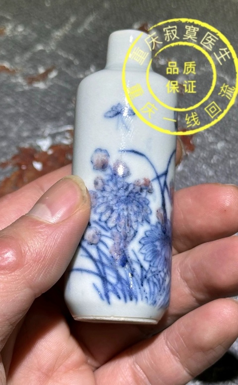 古玩陶瓷青花釉里紅花鳥紋鼻煙壺真品鑒賞圖