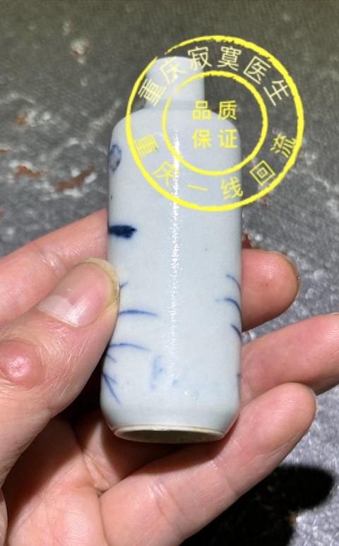古玩陶瓷青花釉里紅花鳥紋鼻煙壺真品鑒賞圖