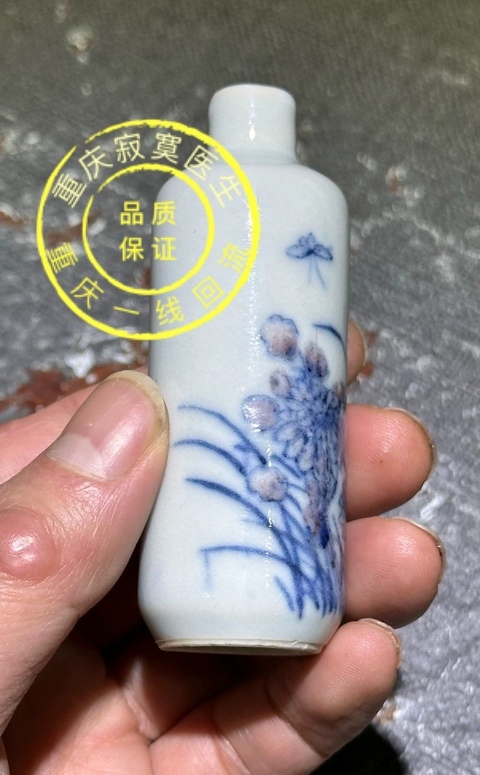 古玩陶瓷青花釉里紅花鳥紋鼻煙壺真品鑒賞圖