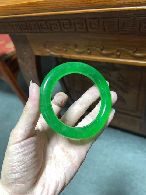 古玩玉器翡翠手鐲真品鑒賞圖