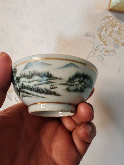 古玩陶瓷淺絳彩山水人物紋茶碗真品鑒賞圖