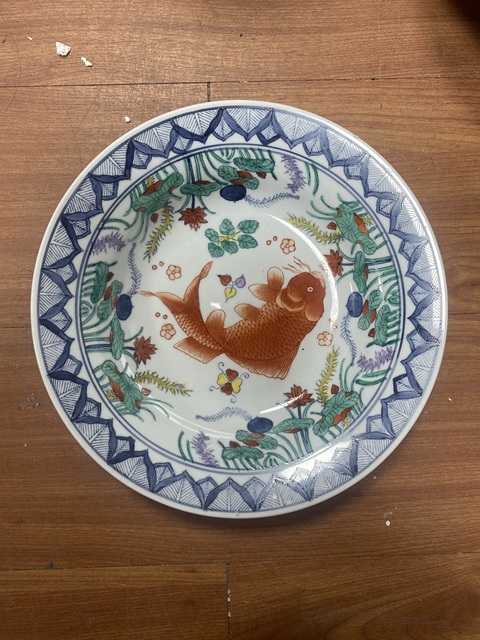 古玩陶瓷魚藻紋斗彩盤真品鑒賞圖