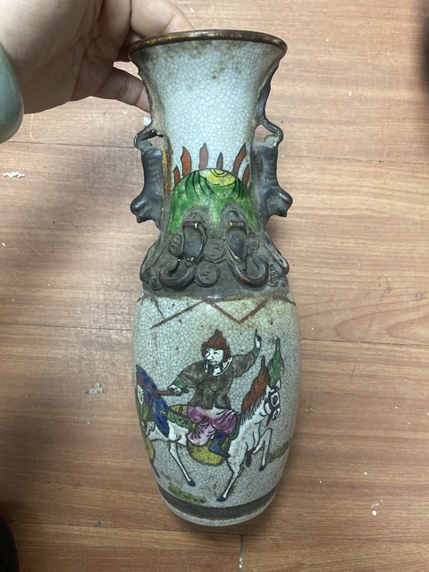 古玩陶瓷哥釉地鐵銹釉五彩加粉彩刀馬人瓶真品鑒賞圖