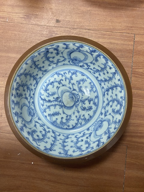 古玩陶瓷外紫金釉內(nèi)青花纏枝花卉紋凈手盆真品鑒賞圖