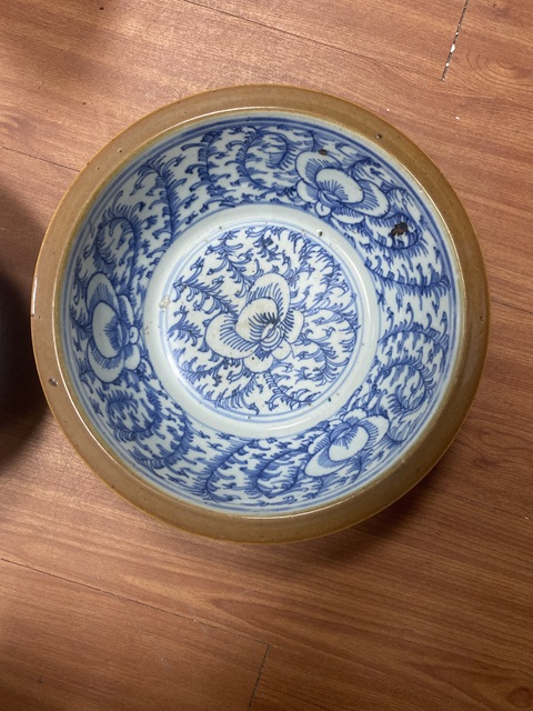 古玩陶瓷外紫金釉內(nèi)青花纏枝花卉紋凈手盆真品鑒賞圖