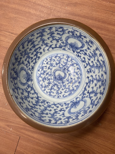 古玩陶瓷外紫金釉內(nèi)青花纏枝花卉紋凈手盆真品鑒賞圖