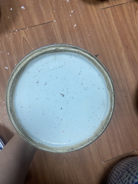 古玩陶瓷纏枝花卉紋青花罐真品鑒賞圖