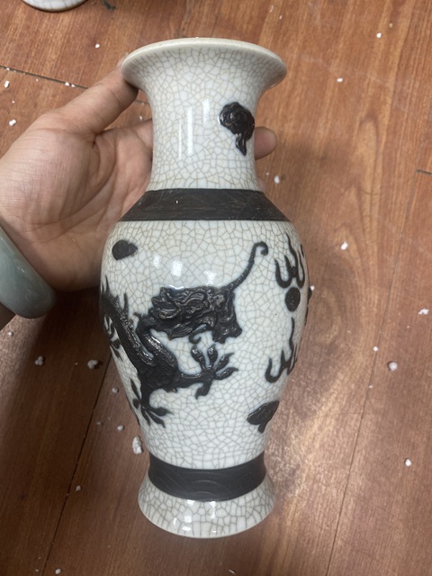 古玩陶瓷哥釉地鐵銹釉龍紋觀音瓶真品鑒賞圖