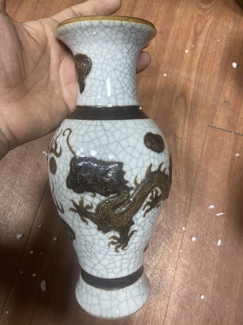 古玩陶瓷哥釉地鐵銹釉龍紋觀音瓶真品鑒賞圖