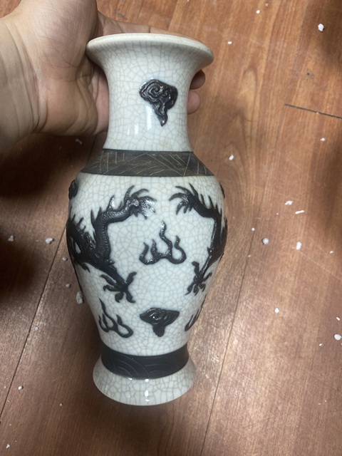 古玩陶瓷哥釉地鐵銹釉龍紋觀音瓶真品鑒賞圖
