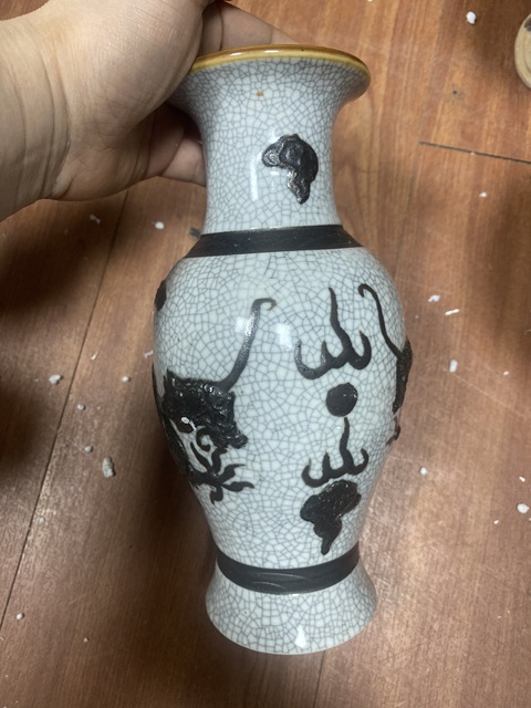 古玩陶瓷哥釉地鐵銹釉龍紋觀音瓶真品鑒賞圖