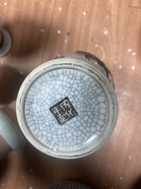 古玩陶瓷哥釉地鐵銹釉龍紋觀音瓶真品鑒賞圖