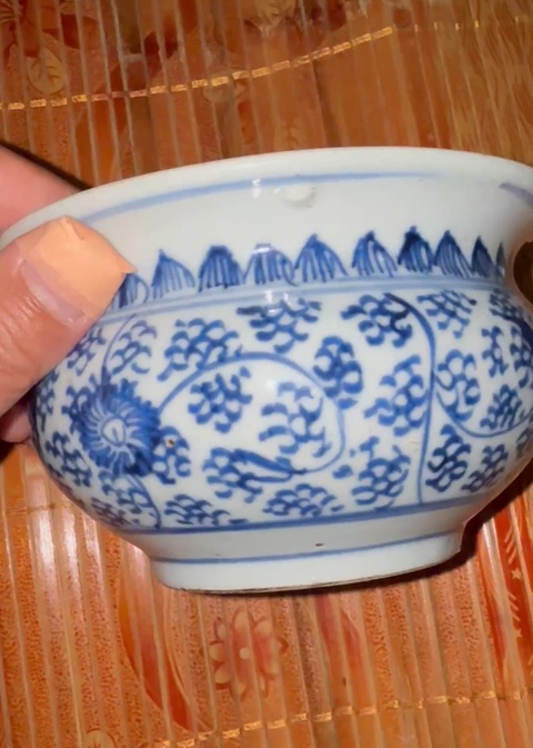 古玩陶瓷青花纏枝花卉紋香爐真品鑒賞圖