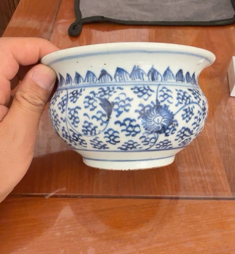古玩陶瓷青花纏枝花卉紋香爐真品鑒賞圖