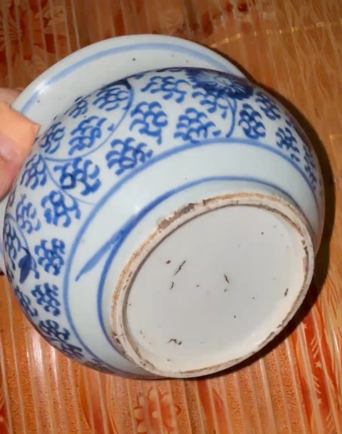 古玩陶瓷青花纏枝花卉紋香爐真品鑒賞圖