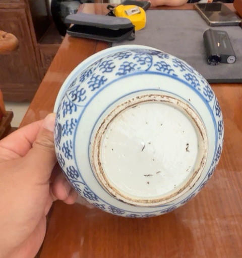 古玩陶瓷青花纏枝花卉紋香爐真品鑒賞圖