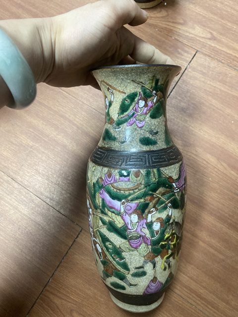 古玩陶瓷哥釉地鐵銹釉五彩加粉彩刀馬人螭龍獅耳瓶真品鑒賞圖