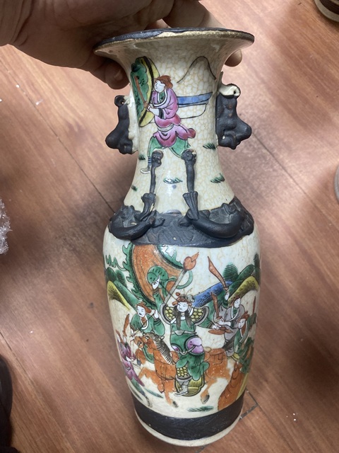 古玩陶瓷哥釉地鐵銹釉五彩加粉彩刀馬人螭龍獅耳瓶真品鑒賞圖
