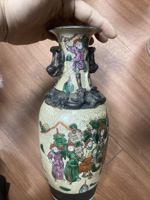 古玩陶瓷哥釉地鐵銹釉五彩加粉彩刀馬人螭龍獅耳瓶真品鑒賞圖