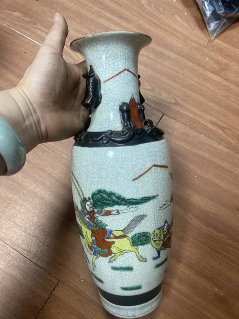 古玩陶瓷哥釉地鐵銹釉五彩加粉彩刀馬人螭龍獅耳瓶真品鑒賞圖