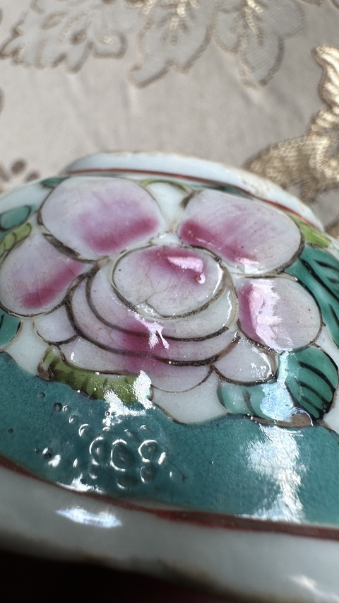 古玩陶瓷粉彩花卉紋貢碗真品鑒賞圖