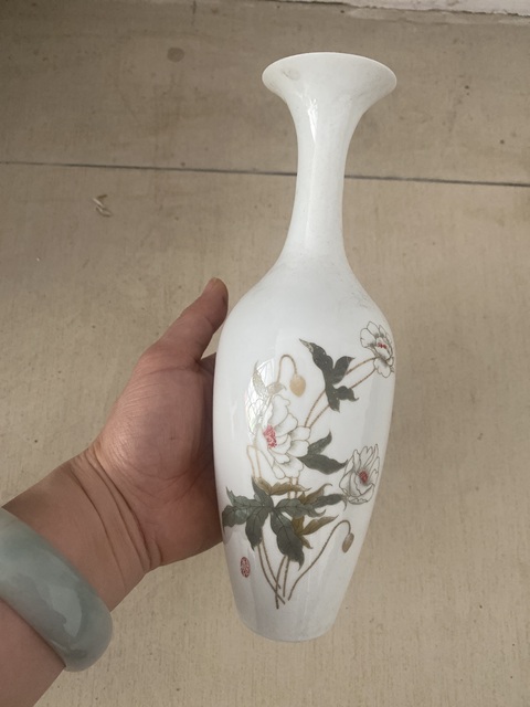 古玩陶瓷花卉紋長頸撇口瓶真品鑒賞圖