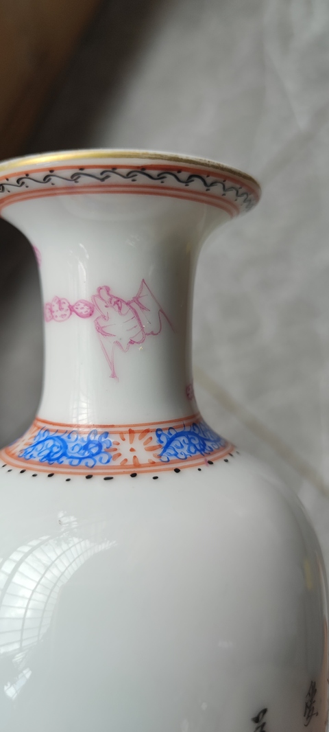 古玩陶瓷花鳥紋瓶真品鑒賞圖