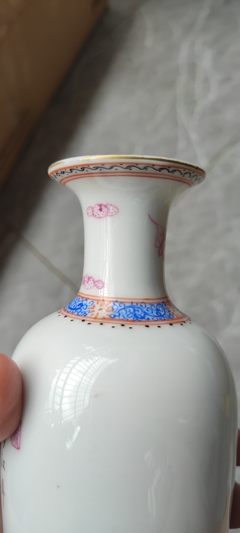 古玩陶瓷花鳥紋瓶真品鑒賞圖