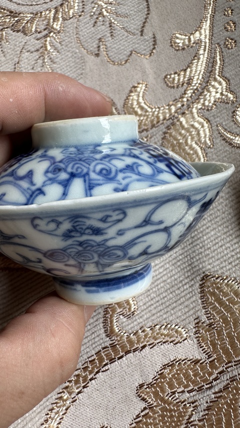 古玩陶瓷青花淡描蝠紋蓋碗真品鑒賞圖