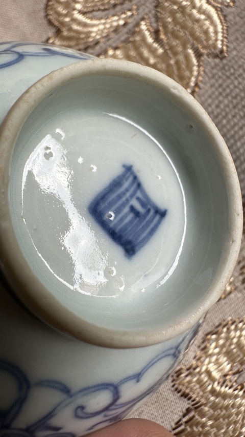 古玩陶瓷青花淡描蝠紋蓋碗真品鑒賞圖