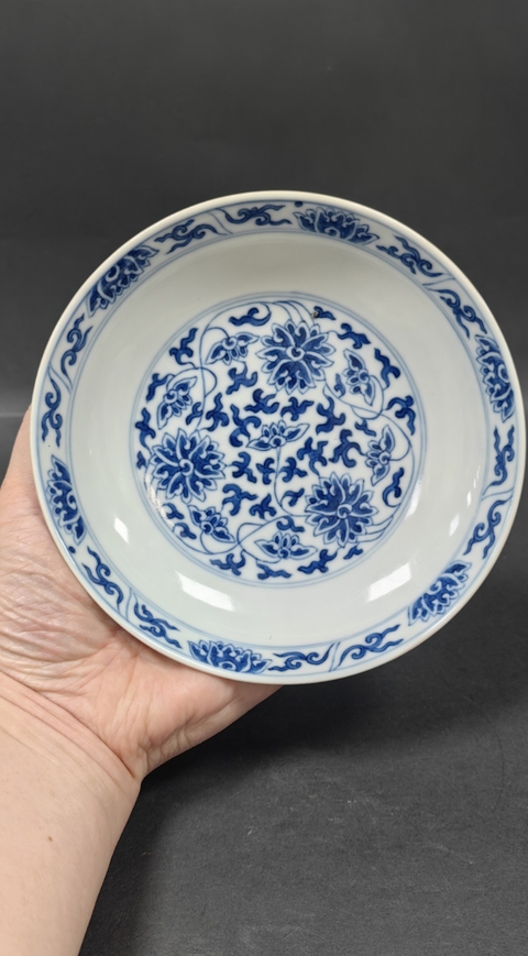 古玩陶瓷青花纏枝花卉紋盤真品鑒賞圖