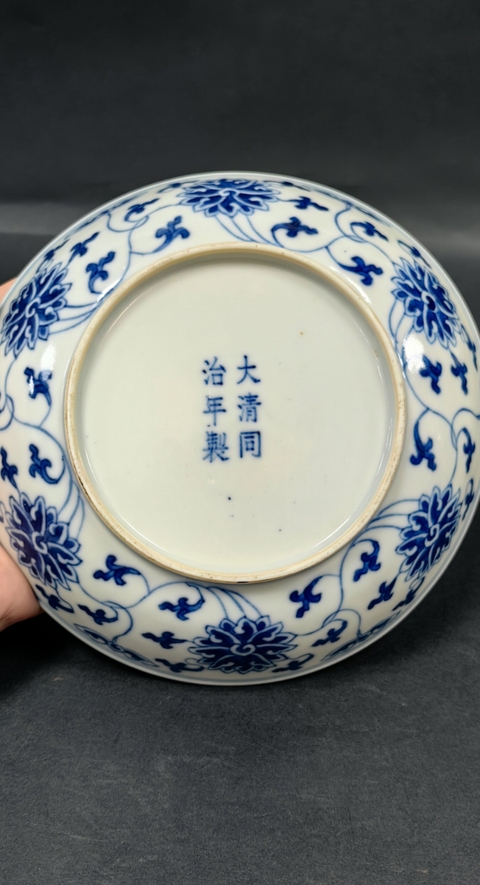 古玩陶瓷青花纏枝花卉紋盤真品鑒賞圖