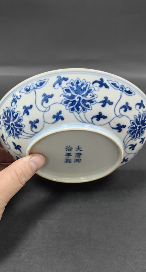 古玩陶瓷青花纏枝花卉紋盤真品鑒賞圖