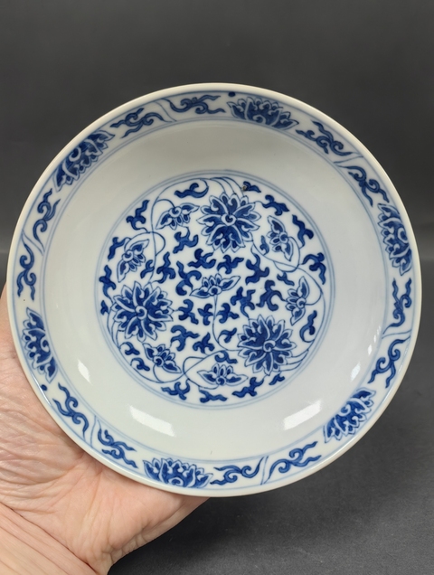 古玩陶瓷青花纏枝花卉紋盤真品鑒賞圖