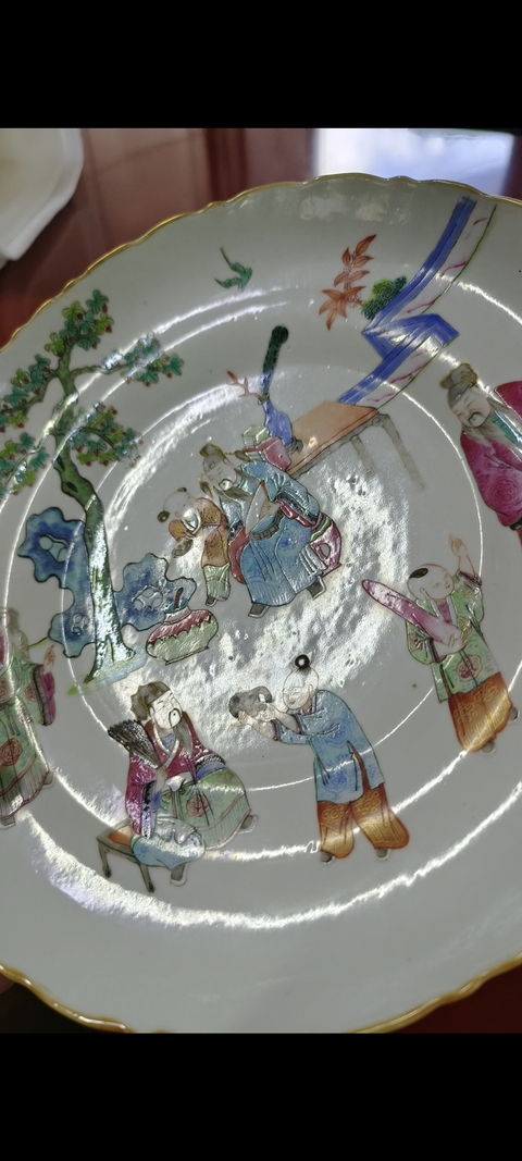 古玩陶瓷粉彩人物故事花口盤真品鑒賞圖