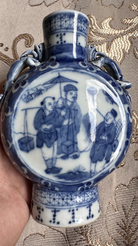 古玩陶瓷青花市井人物紋抱月瓶真品鑒賞圖