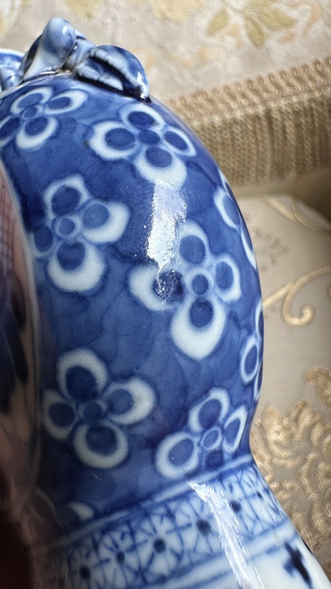 古玩陶瓷青花市井人物紋抱月瓶真品鑒賞圖